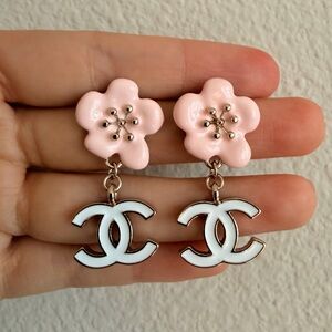 🤍Chanel Baby Pink Camellia & White CC Drop Earrings 🌸